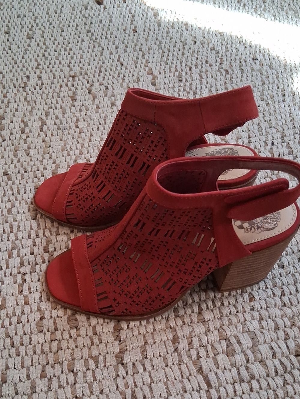 New Vince Camuto Red Laser-Cut Block Heel Sandals Size 4